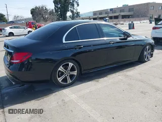 2019 Mercedes-Benz E 300 z VIN WDDZF4JB9KA509360, wystawiony jako IAAI lot #41846674 z przebiegiem 202 663 mil mil oraz . Historia ofert i sprzedaży dostępna na DreamBid. Obrazek 4.