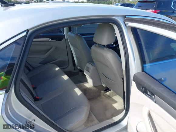 2015 Volkswagen Passat 1.8T Limited Edition with VIN 1VWAS7A35FC090573, listed as a IAAI auction lot 42029286 with 151,451 mi miles. Bid and sale history available at carsss.com. Image 8.