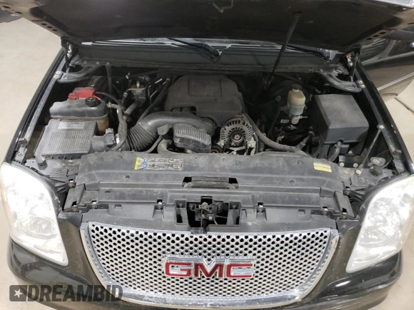 2010 GMC Yukon Denali z VIN 1GKUKEEF9AR207610, wystawiony jako Copart lot #73470924 z przebiegiem 230 139 mil mil oraz Szkoda całkowita • Salvage title. Historia ofert i sprzedaży dostępna na DreamBid. Obrazek 12.