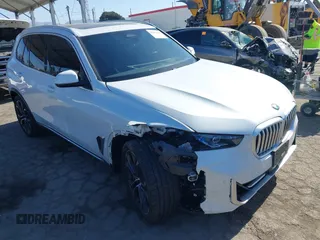 2025 BMW X5 sDrive40i with VIN 5UX13EU0XS9W77167, listed as a IAAI auction lot 42303849 with 9,901 mi miles and . Bid and sale history available at DreamBid. Image 1.