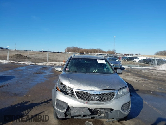 2012 Kia Sorento LX with VIN 5XYKTDA2XCG296490, listed as a IAAI auction lot 41660765 with 200,000 mi miles. Bid and sale history available at carsss.com. Image 6.