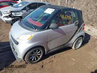 2009 Smart fortwo Passion z VIN WMEEK31X99K301253, wystawiony jako IAAI lot #41667056 z przebiegiem 176 021 mil mil oraz . Historia ofert i sprzedaży dostępna na DreamBid. Obrazek 2.