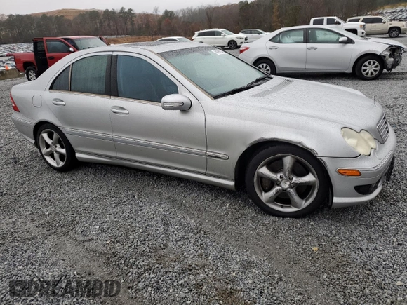 2005 Mercedes-Benz C 230 Kompressor z VIN WDBRF40JX5A787478, wystawiony jako Copart lot #84196124 z przebiegiem Nie podano mil oraz Nie do naprawy • Non repairable. Historia ofert i sprzedaży dostępna na DreamBid. Obrazek 4.