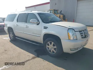 2007 Cadillac Escalade ESV with VIN 1GYFK66827R396002, listed as a IAAI auction lot 41333363 with 166,278 mi miles. Bid and sale history available at carsss.com. Image 1.