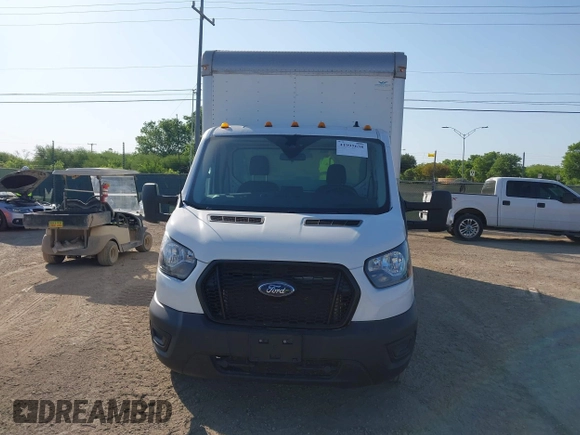 2020 Ford Transit Cargo z VIN 1FDBF6Z81LKB54837, wystawiony jako IAAI lot #41995638 z przebiegiem 63 926 mil mil oraz . Historia ofert i sprzedaży dostępna na DreamBid. Obrazek 12.