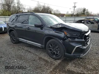 2025 Honda Pilot Elite z VIN 5FNYG1H83SB028135, wystawiony jako Copart lot #53022945 z przebiegiem 15 805 mil mil oraz Szkoda całkowita • Salvage title. Historia ofert i sprzedaży dostępna na DreamBid. Obrazek 4.