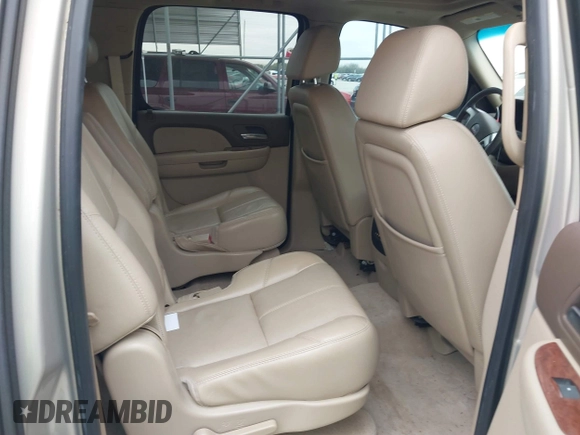 2007 GMC Yukon XL SLT z VIN 1GKFC16097R280171, wystawiony jako IAAI lot #41319694 z przebiegiem 241 553 mil mil oraz . Historia ofert i sprzedaży dostępna na DreamBid. Obrazek 8.