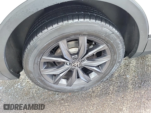 2024 Volkswagen Tiguan SE с VIN 3VV3B7AX0RM096462, выставлен на аукционе IAAI как лот 42844462 с пробегом 33 442 миль миль и . История ставок и продаж доступна на DreamBid. Изображение 26.