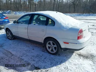 2004 Volkswagen Passat GLX z VIN WVWRH63B74P254107, wystawiony jako IAAI lot #41476148 z przebiegiem 88 359 mil mil oraz . Historia ofert i sprzedaży dostępna na DreamBid. Obrazek 3.
