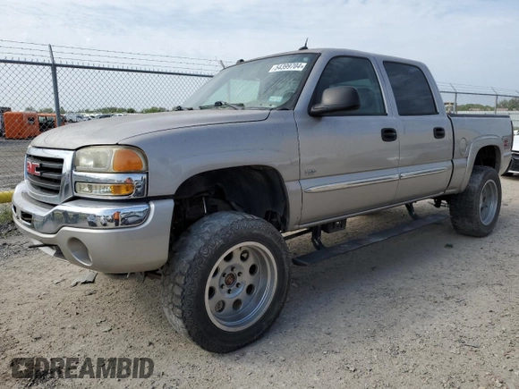 2004 GMC Sierra 1500 SLT z VIN 2GTEK13T241405721, wystawiony jako Copart lot #54399704 z przebiegiem 165 512 mil mil oraz Czysty tytuł • Clean title. Historia ofert i sprzedaży dostępna na DreamBid. Obrazek 1.