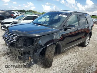 2017 Ford Explorer XLT z VIN 1FM5K8D88HGC74298, wystawiony jako Copart lot #56956575 z przebiegiem 113 845 mil mil oraz Szkoda całkowita • Salvage title. Historia ofert i sprzedaży dostępna na DreamBid. Obrazek 1.