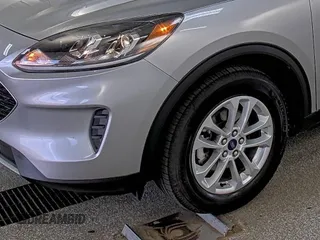 2022 Ford Escape SE z VIN 1FMCU9G66NUB33504, wystawiony jako IAAI lot #42748133 z przebiegiem 74 338 mil mil oraz . Historia ofert i sprzedaży dostępna na DreamBid. Obrazek 20.