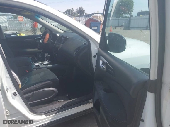 2014 Nissan Pathfinder SV with VIN 5N1AR2MM5EC647434, listed as a IAAI auction lot 41957496 with 114,420 mi miles. Bid and sale history available at carsss.com. Image 5.
