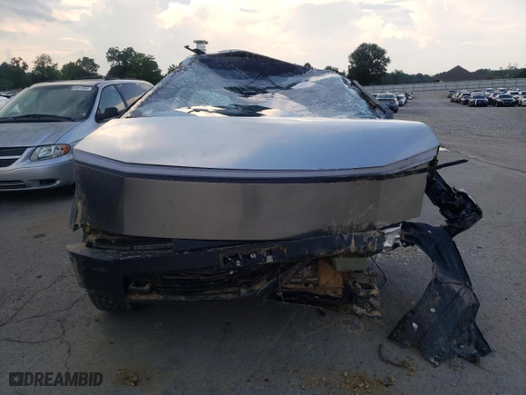 2024 Tesla Cybertruck with VIN 7G2CEHED0RA013090, listed as a Copart auction lot 61693744 with 0 mi miles and Salvage Title. Bid and sale history available at carsss.com. Image 5.