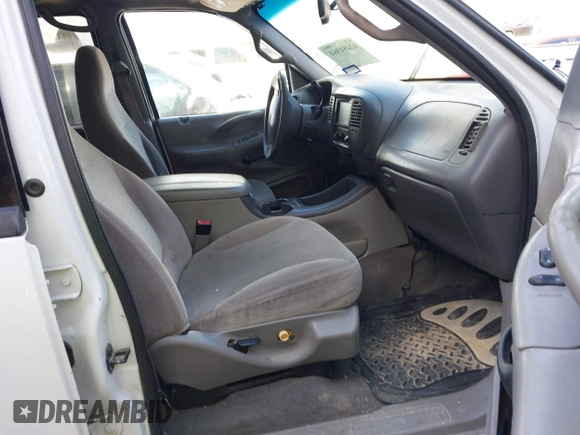 2002 Ford Expedition XLT с VIN 1FMRU15W62LA56553, выставлен на аукционе IAAI как лот 42454364 с пробегом Не указан миль и . История ставок и продаж доступна на DreamBid. Изображение 5.