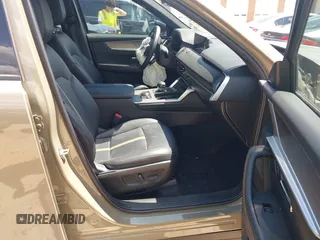 2025 Mazda CX-70 S Premium с VIN JM3KJDHCXS1113115, выставлен на аукционе IAAI как лот 42179954 с пробегом 5 758 миль миль и . История ставок и продаж доступна на DreamBid. Изображение 5.