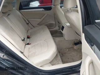 2013 Volkswagen Passat SE z VIN 1VWBN7A34DC109784, wystawiony jako IAAI lot #42302931 z przebiegiem 137 009 mil mil oraz . Historia ofert i sprzedaży dostępna na DreamBid. Obrazek 8.
