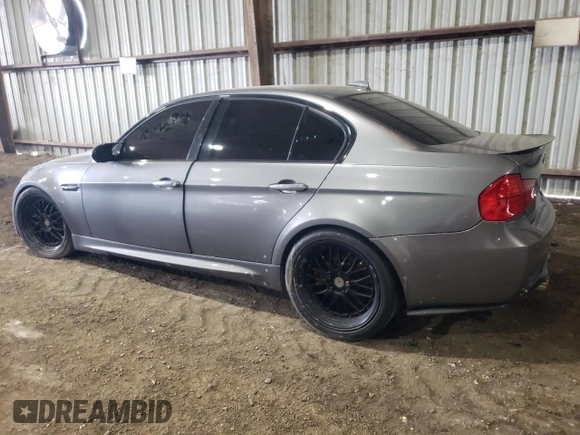 2011 BMW M3 z VIN WBSPM9C53BE698794, wystawiony jako Copart lot #41660625 z przebiegiem 141 497 mil mil oraz Czysty tytuł • Clean title. Historia ofert i sprzedaży dostępna na DreamBid. Obrazek 2.