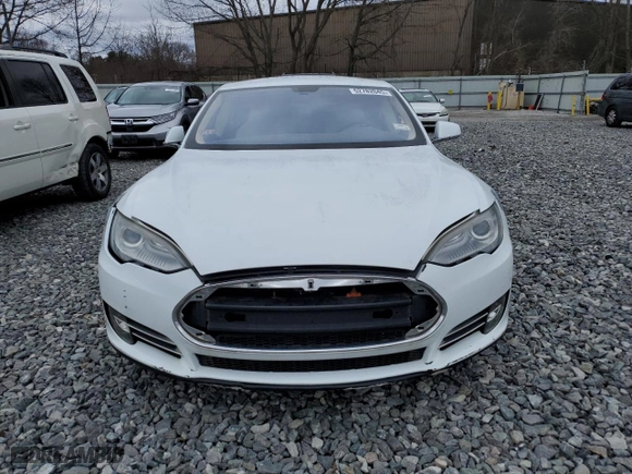 2013 Tesla Model S with VIN 5YJSA1DN6DFP11453, listed as a Copart auction lot 52782045 with 0 mi miles and Clean Title. Bid and sale history available at carsss.com. Image 5.