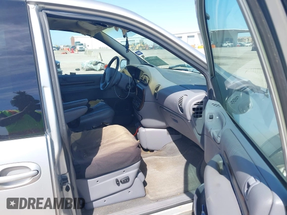 1999 Chrysler Town & Country LXi with VIN 1C4GP54L9XB872347, listed as a IAAI auction lot 41611666 with 224,817 mi miles. Bid and sale history available at carsss.com. Image 5.