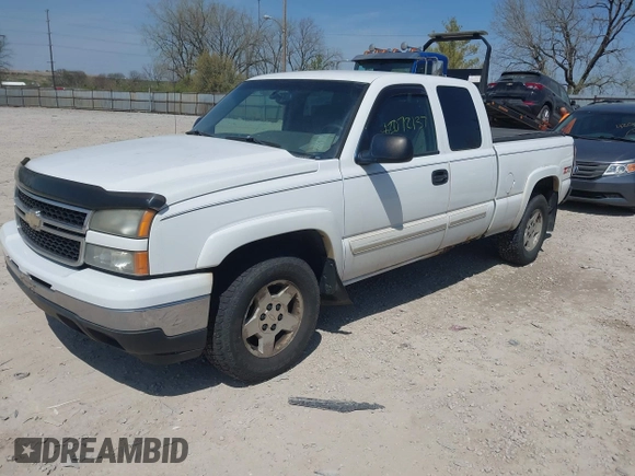 2006 Chevrolet Silverado 1500 LT1 with VIN 2GCEK19B061108884, listed as a IAAI auction lot 42072137 with 299,000 mi miles. Bid and sale history available at carsss.com. Image 2.