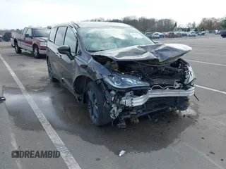 2020 Chrysler Pacifica Touring with VIN 2C4RC1FG3LR109958, listed as a IAAI auction lot 42037797 with 123,130 mi miles and . Bid and sale history available at DreamBid. Image 1.