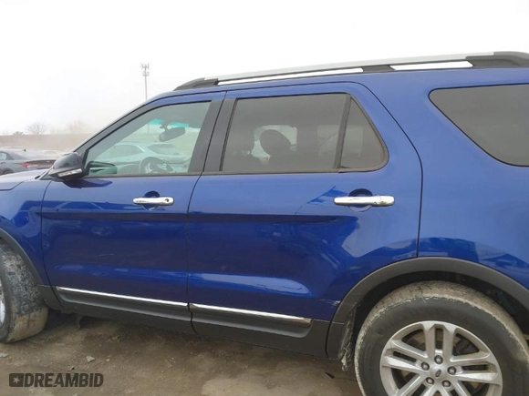 2015 Ford Explorer XLT with VIN 1FM5K7D87FGB09530, listed as a IAAI auction lot 41741324 with 164,762 mi miles. Bid and sale history available at carsss.com. Image 14.