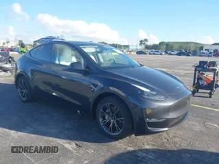 2025 Tesla Model Y Long Range with VIN 7SAYGAEE3SF224959, listed as a IAAI auction lot 41517669 with 11 mi miles and . Bid and sale history available at carsss.com. Image 1.