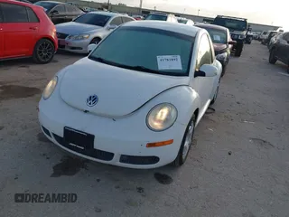 2010 Volkswagen New Beetle Coupe with VIN 3VWPG3AG5AM019369, listed as a IAAI auction lot 41781892 with 85,059 mi miles. Bid and sale history available at carsss.com. Image 2.
