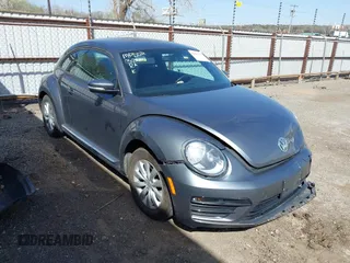 2019 Volkswagen Beetle S с VIN 3VWFD7AT3KM707221, выставлен на аукционе IAAI как лот 41860730 с пробегом 35 885 миль миль и . История ставок и продаж доступна на DreamBid. Изображение 1.