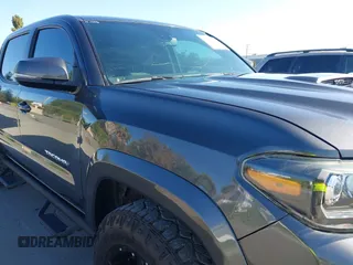 2020 Toyota Tacoma SR5 z VIN 3TMCZ5AN9LM296826, wystawiony jako IAAI lot #42533149 z przebiegiem 72 375 mil mil oraz . Historia ofert i sprzedaży dostępna na DreamBid. Obrazek 6.