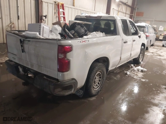 2019 Chevrolet Silverado 1500 Work Truck with VIN 1GCRYAEF3KZ303839, listed as a IAAI auction lot 41575101 with 118,556 mi miles. Bid and sale history available at carsss.com. Image 4.