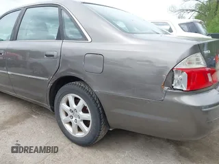 2003 Toyota Avalon XL with VIN 4T1BF28B53U285411, listed as a IAAI auction lot 42140722 with 282,407 mi miles and . Bid and sale history available at carsss.com. Image 12.