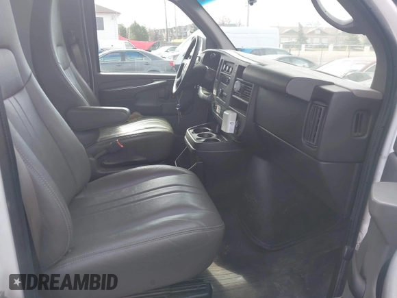 2013 Chevrolet Express Cargo z VIN 1GCSGAFX0D1171717, wystawiony jako IAAI lot #41996946 z przebiegiem 198 354 mil mil oraz . Historia ofert i sprzedaży dostępna na DreamBid. Obrazek 5.