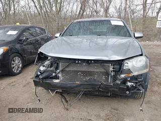2013 Dodge Avenger SXT z VIN 1C3CDZCB6DN521644, wystawiony jako IAAI lot #41877213 z przebiegiem 111 420 mil mil oraz . Historia ofert i sprzedaży dostępna na DreamBid. Obrazek 6.