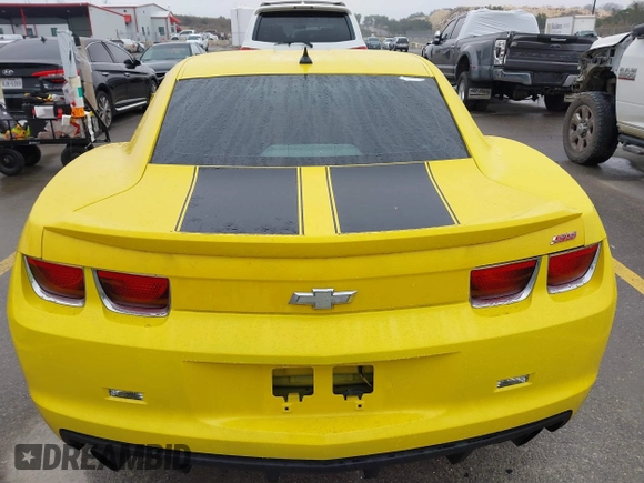2010 Chevrolet Camaro 2SS z VIN 2G1FK1EJ7A9104352, wystawiony jako IAAI lot #41716366 z przebiegiem 112 859 mil mil oraz . Historia ofert i sprzedaży dostępna na DreamBid. Obrazek 16.