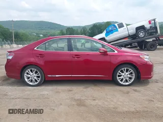 2010 Lexus HS 250h z VIN JTHBB1BA3A2013893, wystawiony jako IAAI lot #42458745 z przebiegiem 145 562 mil mil oraz . Historia ofert i sprzedaży dostępna na DreamBid. Obrazek 13.