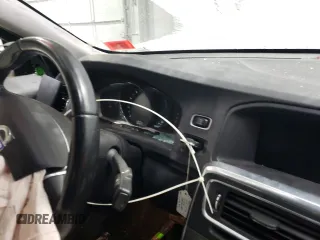 2015 Volvo S60 T5 Premier z VIN YV1612TK1F2332441, wystawiony jako Copart lot #89086705 z przebiegiem Nie podano mil oraz Szkoda całkowita • Salvage title. Historia ofert i sprzedaży dostępna na DreamBid. Obrazek 9.