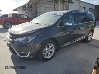 2020 Chrysler Pacifica Limited z VIN 2C4RC1GG9LR192374, wystawiony jako Copart lot #52797555 z przebiegiem 77 976 mil mil oraz Szkody całkowita. Historia ofert i sprzedaży dostępna na DreamBid. Obrazek 1.
