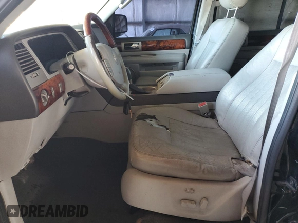 2004 Lincoln Navigator Luxury with VIN 5LMFU27R94LJ10539, listed as a Copart auction lot 76325474 with 187,461 mi miles and Salvage Title. Bid and sale history available at carsss.com. Image 7.