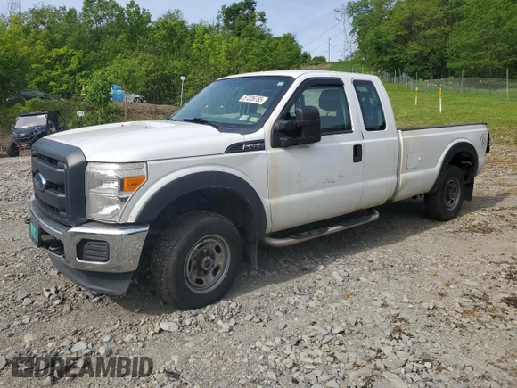 2015 Ford F-250 XLT z VIN 1FT7X2B67FEC38043, wystawiony jako Copart lot #57226765 z przebiegiem 196 064 mil mil oraz Szkody całkowita. Historia ofert i sprzedaży dostępna na DreamBid. Obrazek 1.