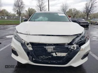 2019 Nissan Altima SR with VIN 1N4BL4CV4KN319945, listed as a IAAI auction lot 41953274 with 131,402 mi miles and . Bid and sale history available at carsss.com. Image 12.