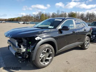 2025 Chevrolet Trax LT with VIN KL77LHEP7SC139860, listed as a Copart auction lot 49353045 with 556 mi miles and Salvage Title. Bid and sale history available at carsss.com. Image 1.