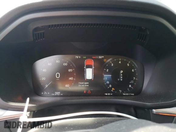 2018 Volvo XC60 Momentum with VIN LYVA22RKXJB074139, listed as a Copart auction lot 49112525 with 70,040 mi miles and Salvage title. Bid and sale history available at DreamBid. Image 9.