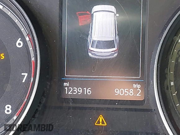 2018 Volkswagen Atlas SE with VIN 1V2KR2CA7JC546436, listed as a IAAI auction lot 41739327 with 123,916 mi miles and . Bid and sale history available at DreamBid. Image 15.