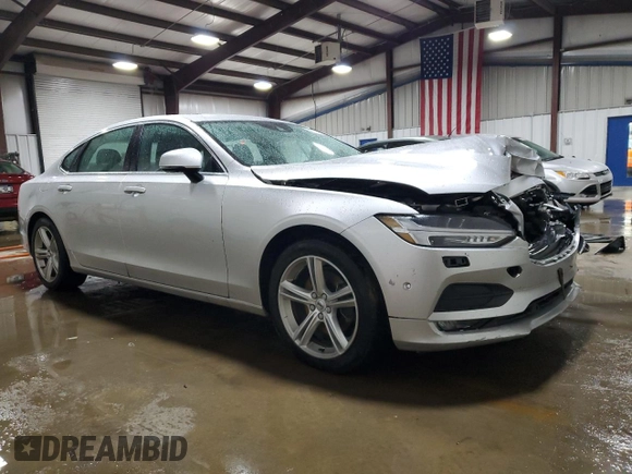 2018 Volvo S90 Momentum z VIN LVY982MK3JP021028, wystawiony jako Copart lot #58322405 z przebiegiem 132 198 mil mil oraz Szkoda całkowita • Salvage title. Historia ofert i sprzedaży dostępna na DreamBid. Obrazek 4.
