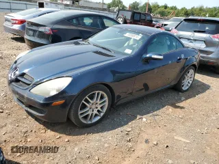 2007 Mercedes-Benz SLK-Class 3.0L with VIN WDBWK54F17F147014, listed as a Copart auction lot 70086814 with 106,197 mi miles and Clean Title. Bid and sale history available at carsss.com. Image 1.