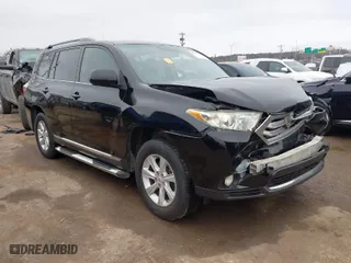 2011 Toyota Highlander with VIN 5TDZK3EHXBS032438, listed as a IAAI auction lot 41700739 with 210,295 mi miles. Bid and sale history available at carsss.com. Image 1.