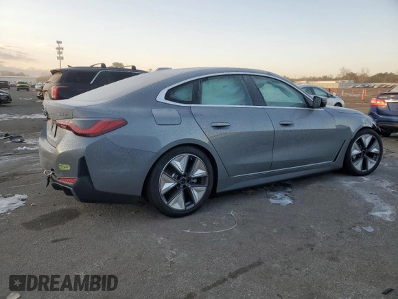 2024 BMW i4 xDrive40 z VIN WBY83FB05RFS82087, wystawiony jako Copart lot #41831225 z przebiegiem 1 396 mil mil oraz Szkoda całkowita • Salvage title. Historia ofert i sprzedaży dostępna na DreamBid. Obrazek 3.