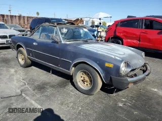 1979 FIAT 124 Spider z VIN 124C520160260, wystawiony jako Copart lot #77263224 z przebiegiem 68 917 mil mil oraz Czysty tytuł • Clean title. Historia ofert i sprzedaży dostępna na DreamBid. Obrazek 4.